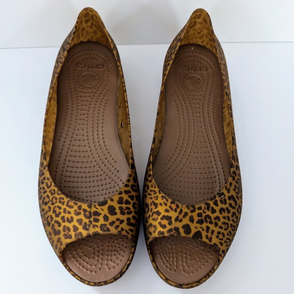 Crocs Carlie Leopard Print Womens Open Toe Flats Shoes Size 10